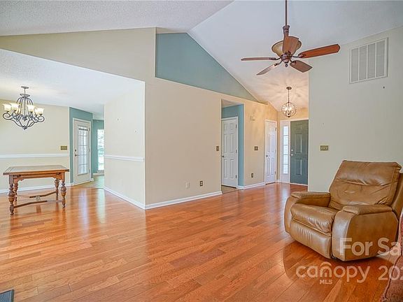 5th image of 5009 Ravens Ct