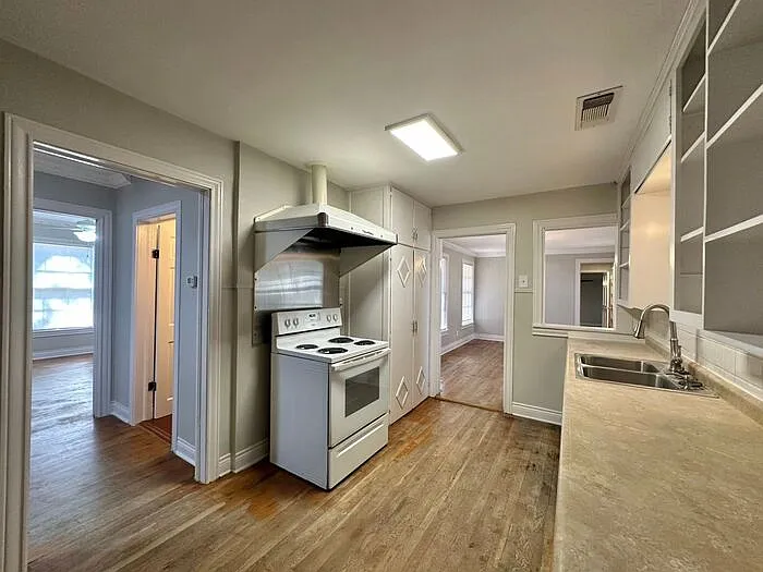 1309 S Robertson Ave — Photo 9