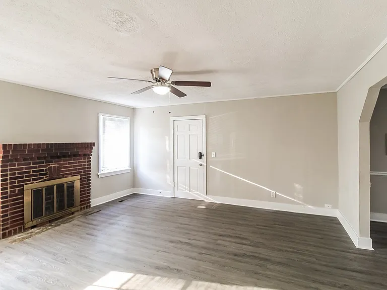 719233_018_living_room_13628481.jpg
