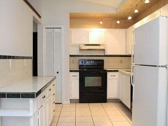 5th image of 2089 SW Aguero St