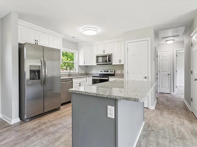 213 Lynnhaven Dr — Photo 6