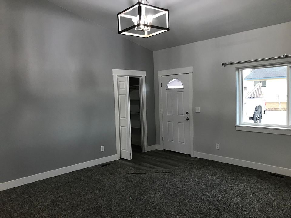 Entry area and closet