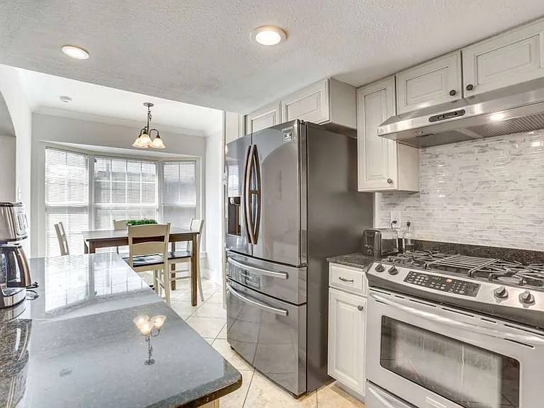 2307 S Carrollton Ave — Photo 9