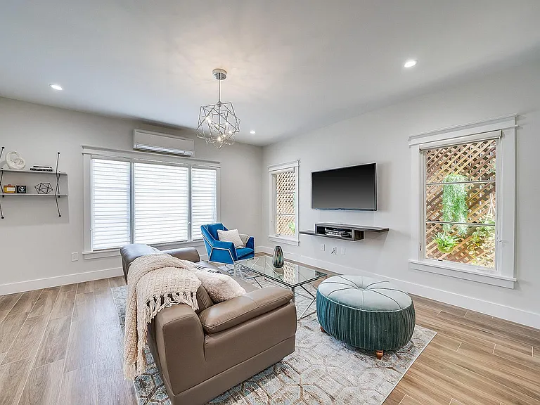 721 N Alfred St #104 — Photo 1