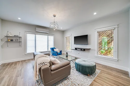 721 N Alfred St #104 Photo 1