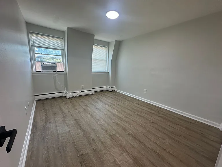 18 Huron Ave — Photo 8