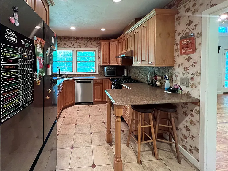 411 NW 26th St — Photo 9