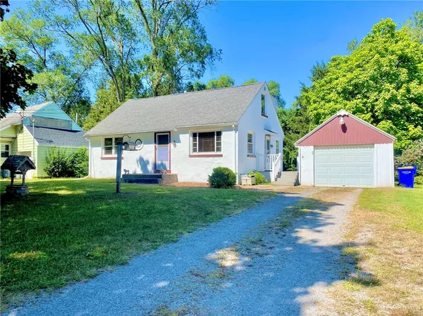 13 Pleasant View Dr, North Chili, NY 14514