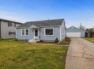 228 Superior Ave, Machesney Park, IL 61115