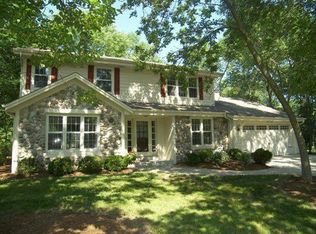 W275N2555 Heather Ln, Pewaukee, WI 53072