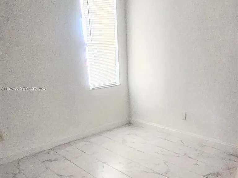 902 NE 209th St #203-40 — Photo 6