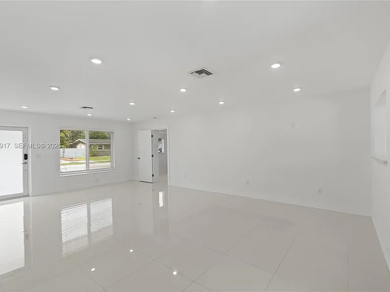 10501 SW 53rd St — Photo 44