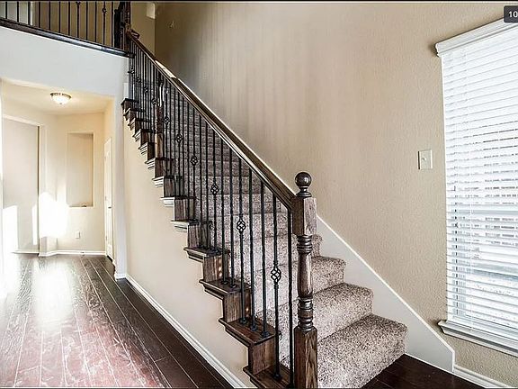 3rd image of 616 Crowell Dr