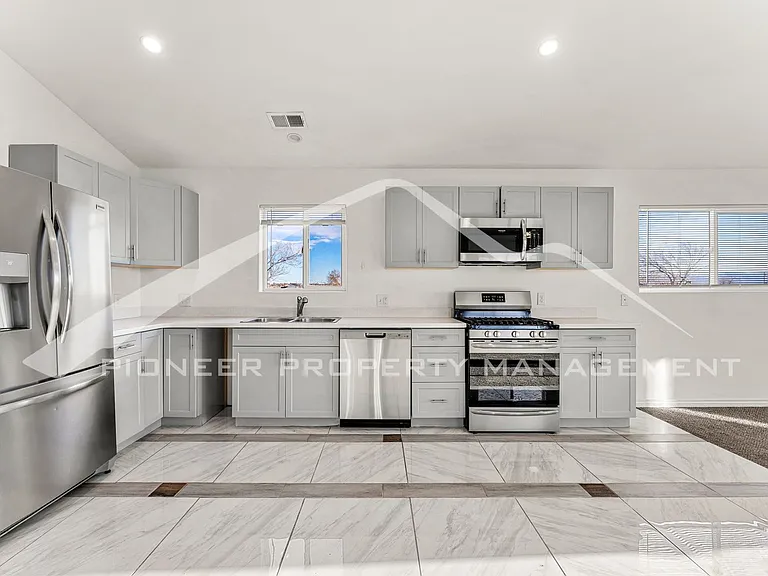 6634 Julian St — Photo 8