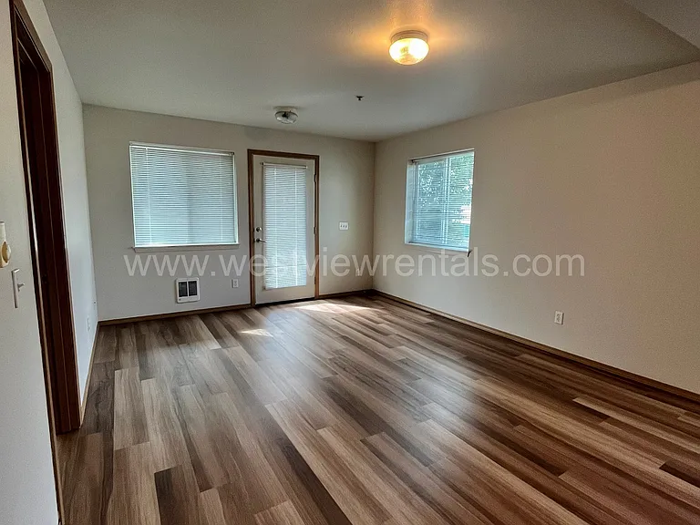 135-139 Prince Ave — Photo 374