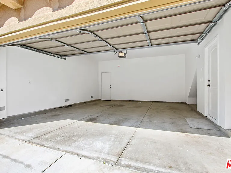 3653 W Medici Ln — Photo 10