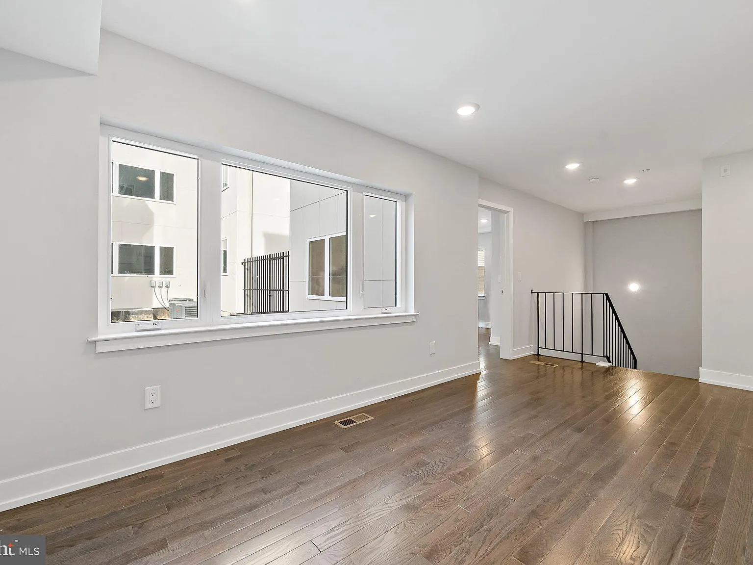2 bed, 2.0 bath, 950 sqft, $2,100 — Photo 4