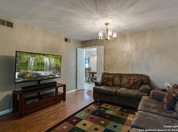 5th image of 2135 Shady Cliff St