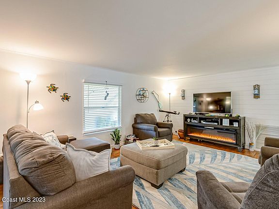2nd image of 1017 Thrush Cir