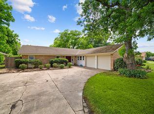 9005 Mahan Dr, Benbrook, TX 76116