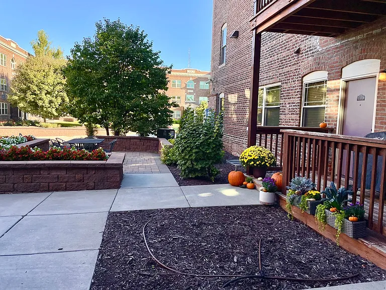 2934 Leavenworth St — Photo 8