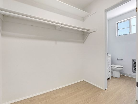 3rd image of 10906 Santa Monica Blvd #4A