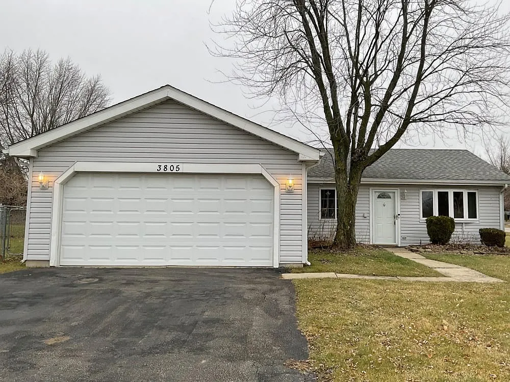 3 bed, 1008 sqft, $1,320 — Photo 1