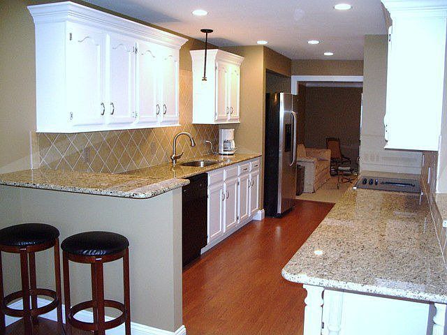 Kitchen / Breakfast Bar