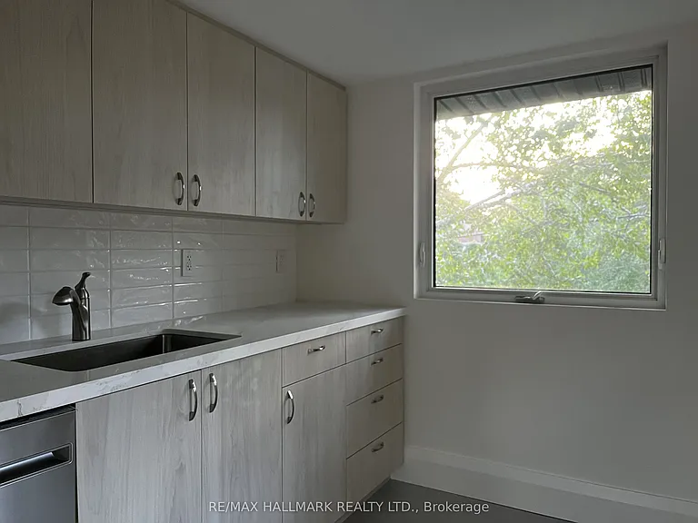 553 Broadview Ave #UPPER — Photo 15