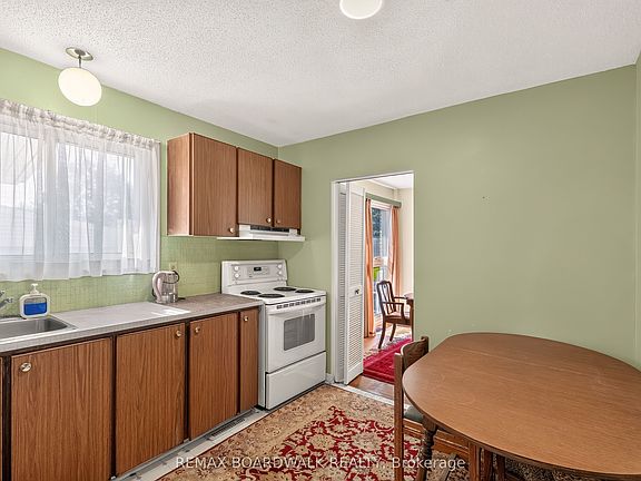 5th image of 7 Charkay St