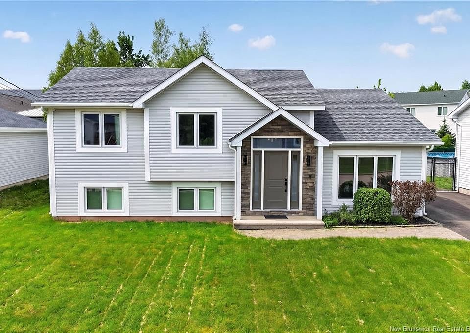 1st image of 287 Maplehurst Dr