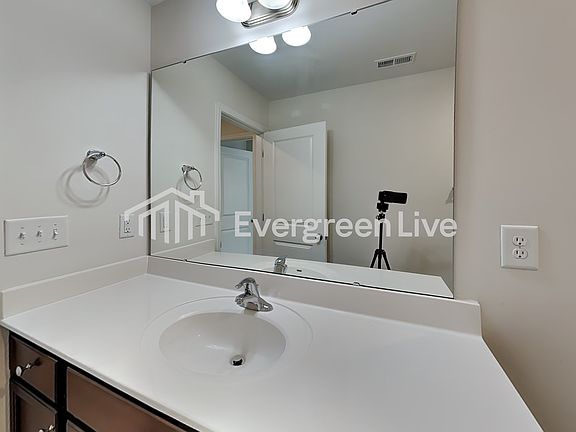 5th image of 737 Point Andrews Dr SW