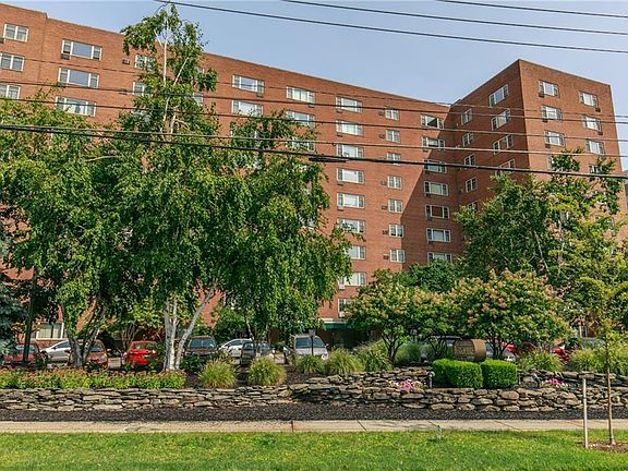 3rd image of 11820 Edgewater Dr APT T10