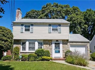 15 Fonda Rd, Rockville Centre, NY 11570