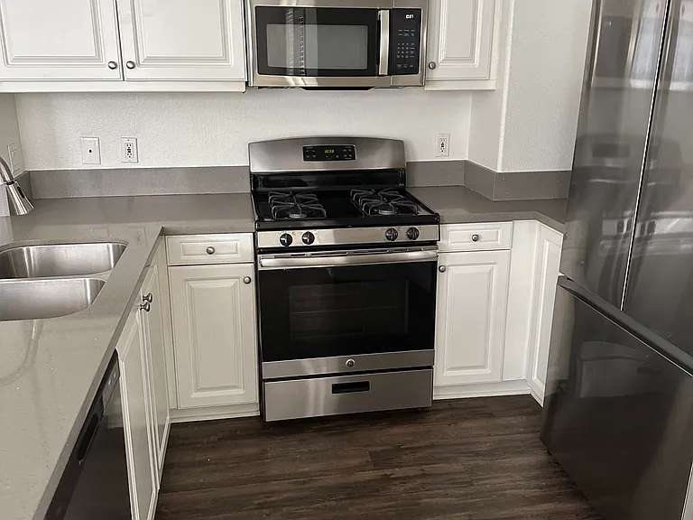 Creek View Condominiums — Photo 90