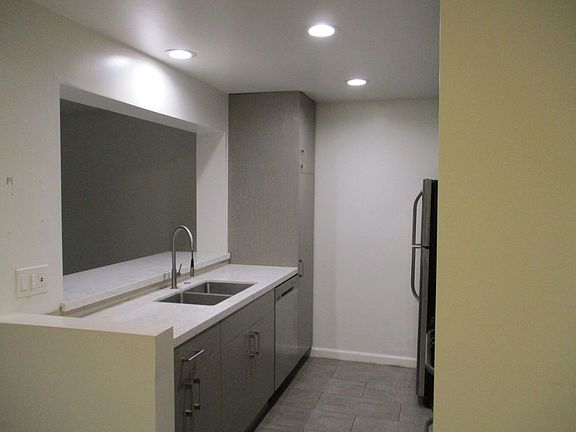 4th image of 3625 Glendon Ave #105