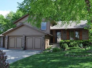 405 Amesbury Dr, Smithville, MO 64089