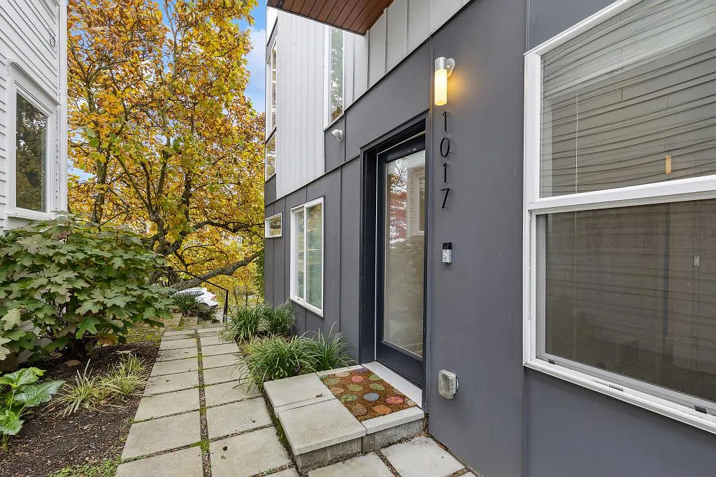 1017 W. Crockett St. - 3 bedrooms — Photo 2