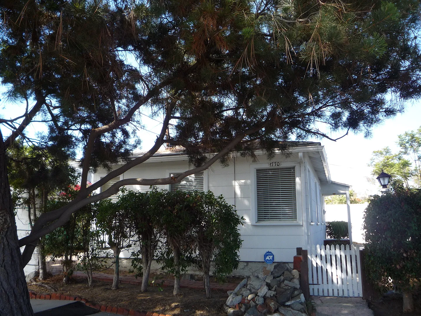 2 Bedroom Home Available in Pacific Beach! — Photo 2