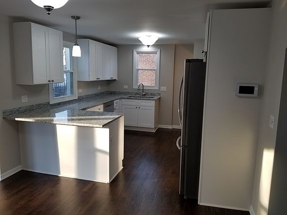 2nd image of 918 Marshall Ave