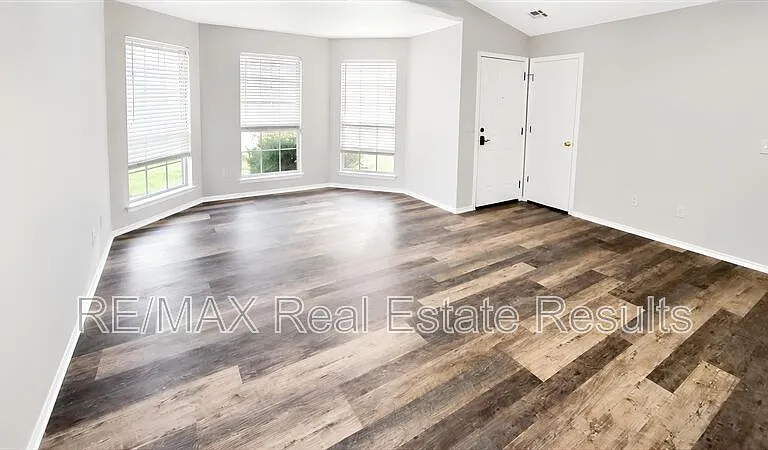 1301 Spring St — Photo 4