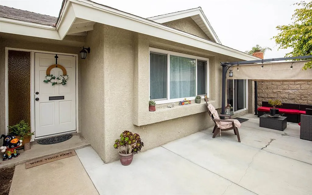 4 bed, 1600 sqft, $4,390 — Photo 2