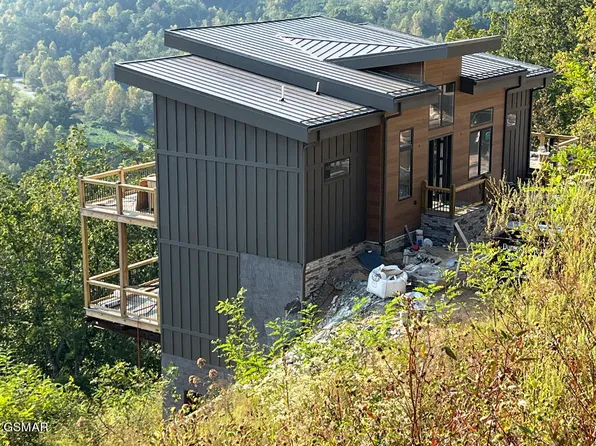 1037 Leslie Way, Sevierville, TN 37876