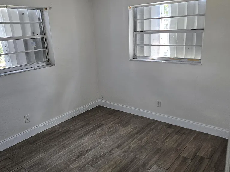 3860 NW 8th Pl — Photo 13