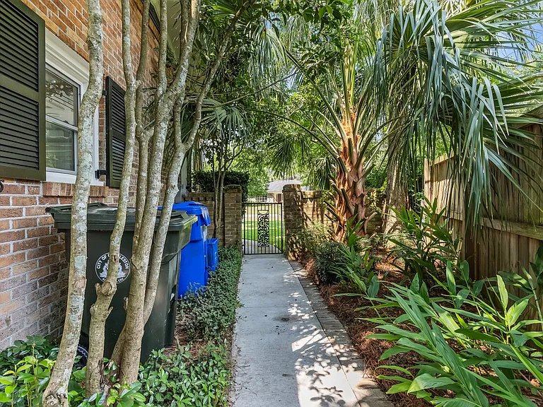 1043 Fort Sumter Dr — Photo 34