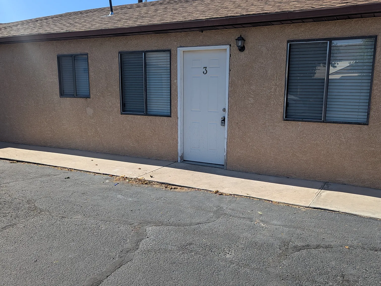 3 bed, 1100 sqft, $1,260 — Photo 1