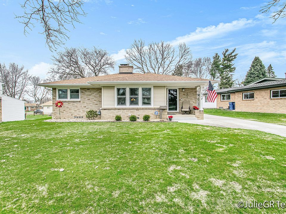 215 Monique Dr NE, Grand Rapids, MI 49505 Zillow