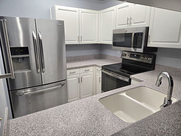 5th image of 626 Bird Bay Dr S APT 205