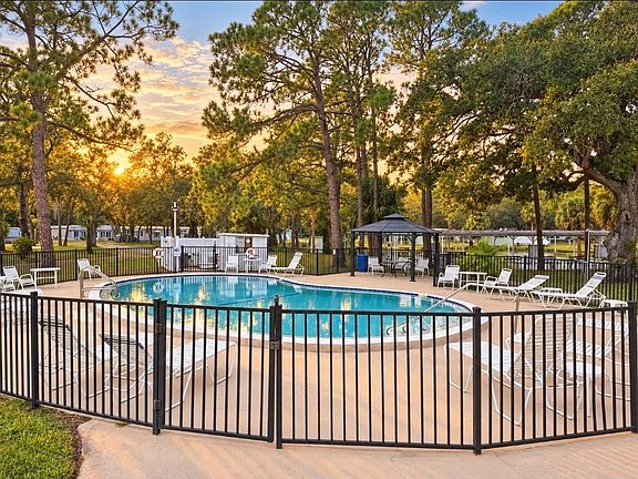 5th image of 10521 Scenic Dr #464