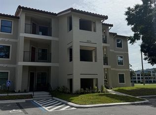 3024 Parkway Blvd APT 305, Kissimmee, FL 34747